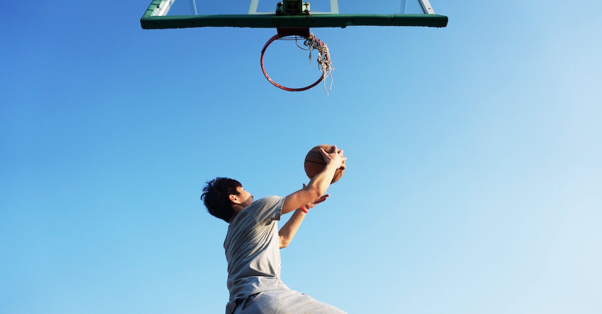 man-dunking-the-ball-4360952