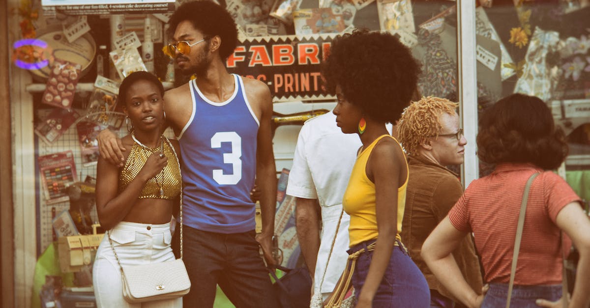 people-infront-of-a-store-2696814