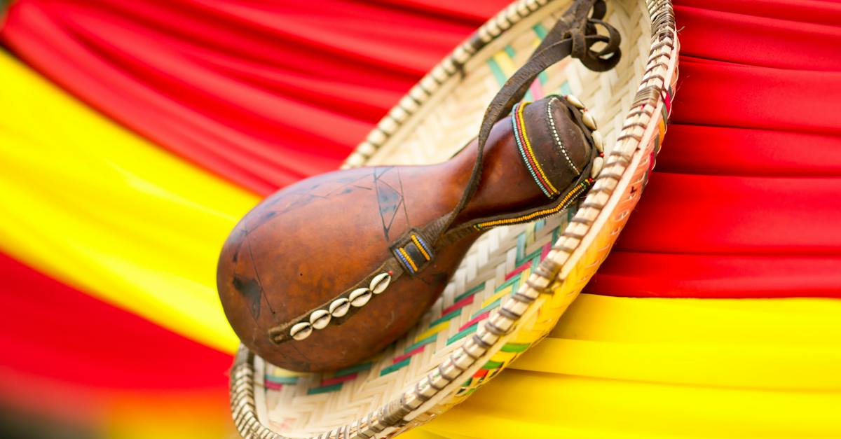 traditional-spanish-maracas-7801944