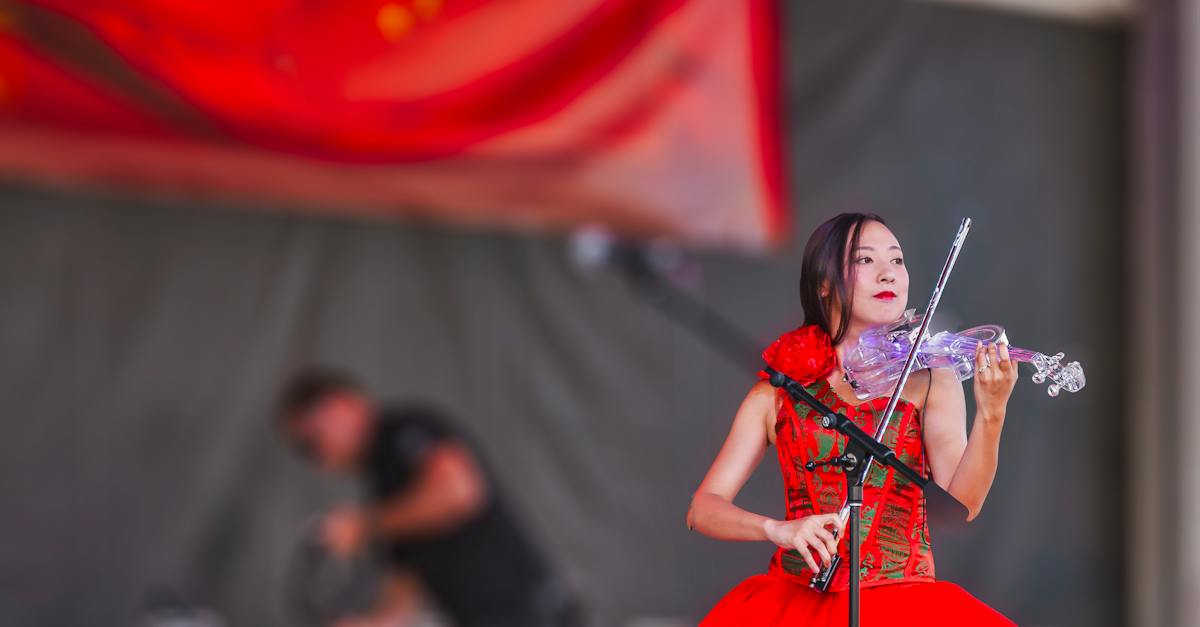 woman-playing-electric-flying-on-stage-7462924